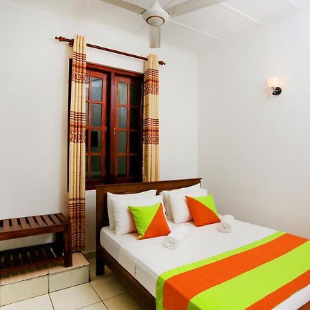 Citrus Cafe & Restaurant Hotel Kandy Exterior photo