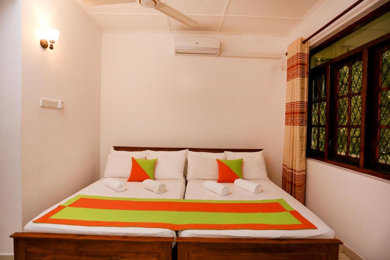 Citrus Cafe & Restaurant Hotel Kandy Exterior photo