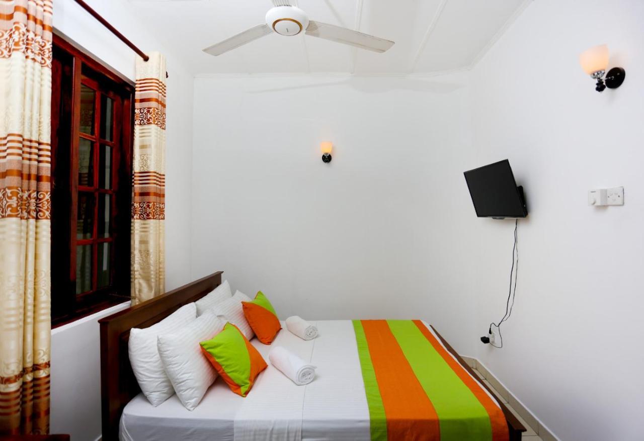 Citrus Cafe & Restaurant Hotel Kandy Exterior photo