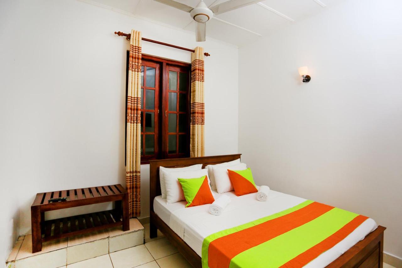 Citrus Cafe & Restaurant Hotel Kandy Exterior photo